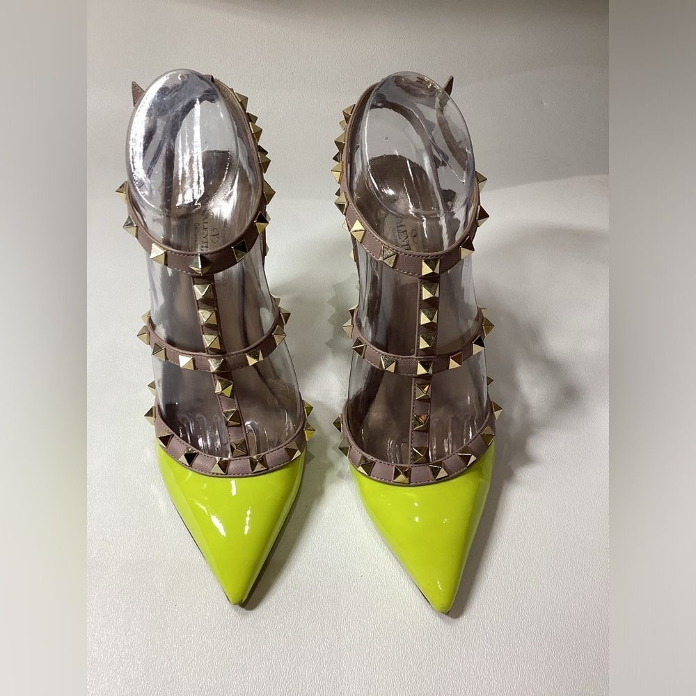 Valentino Garavani Neon Yellow Parent Leather Rockstud Pumps EU Size 37.5 - Picture 6 of 16